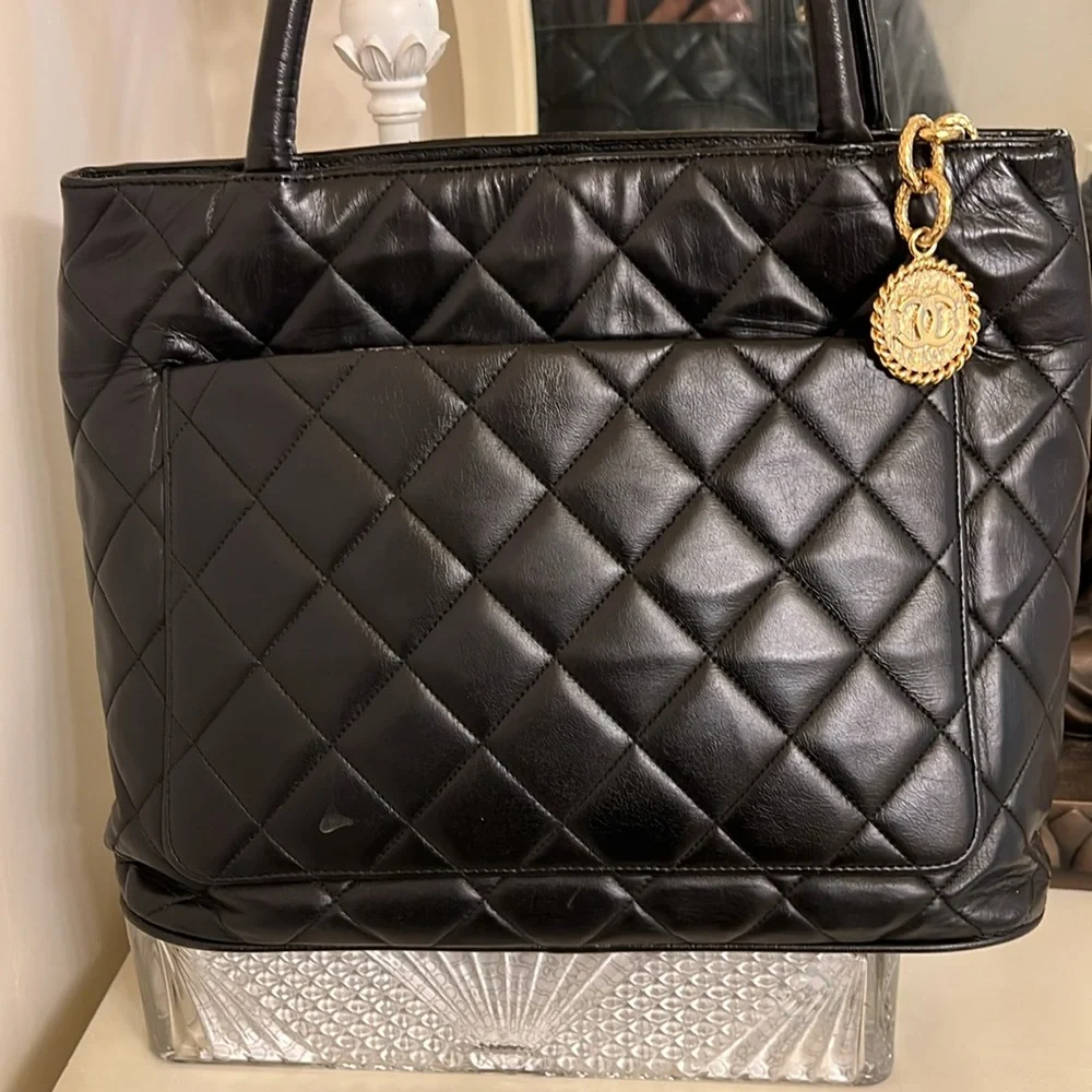 Chanel Handbag - Picture 4 of 12